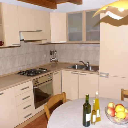 Seaside With A Swimming Pool - Korcula - 4404 아파트 룸바르다